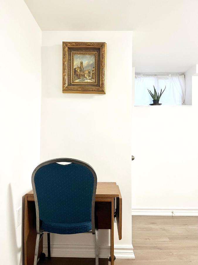 Simple & Tidy Private Rooms Toronto Extérieur photo