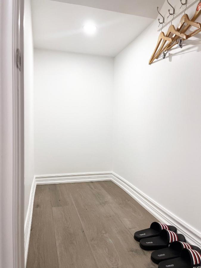 Simple & Tidy Private Rooms Toronto Extérieur photo