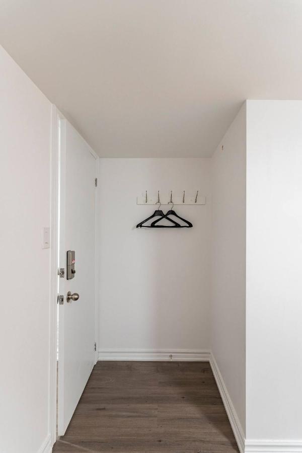 Simple & Tidy Private Rooms Toronto Extérieur photo